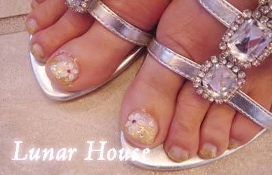 gold-toes-beautiful-sandals